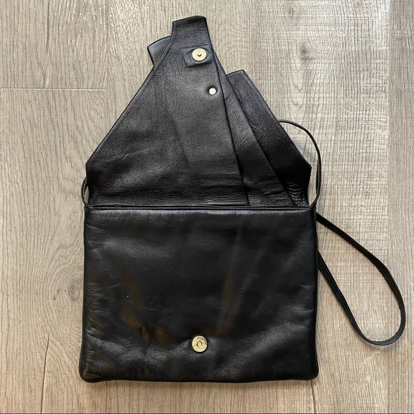 Vintage 80’s Leather Shoulder / CB Handbag w/ Folded Buttoned Detail - Picture 2 of 5